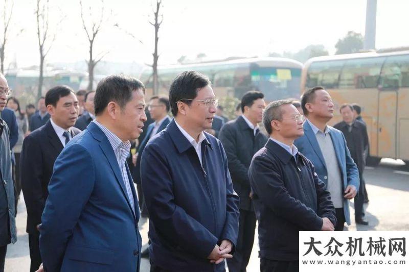 造重拳出击智变未来！三一重起塔机智能工厂落成，年产8000台，70%工艺由机器人完成智能雷