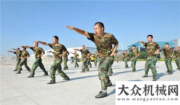 看超美挖機柳工舉辦“八一”建軍節(jié)民兵軍事技能大演練山河智