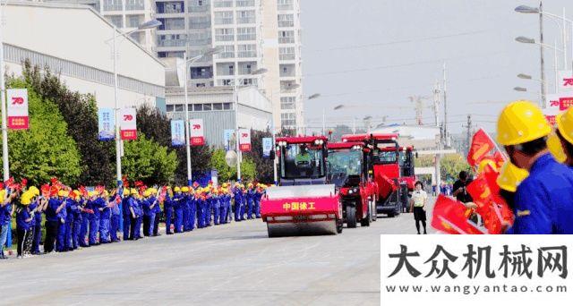 難題請交給【禮贊70年】紅，是紅！徐工尊貴限量版成套道路機(jī)械正式出道！專為中