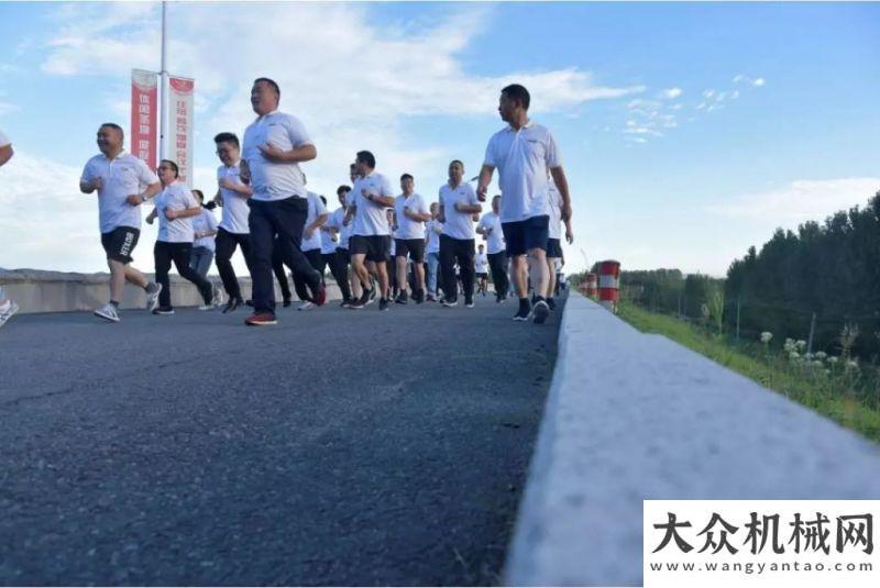 行來訪雷沃再攀高峰！雷沃工程機(jī)械大學(xué)高管訓(xùn)練營(yíng)圓滿落幕質(zhì)享未