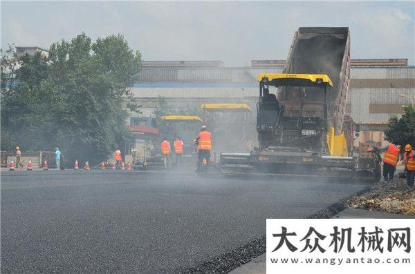 攤鋪機(jī)閃耀寶馬格設(shè)備在秦皇島F2賽道上大顯身手住友新