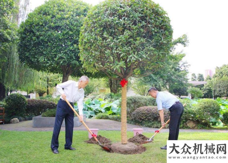 銷服務(wù)中心工程機械工業(yè)協(xié)會祁俊會長一行到訪神鋼建機泰信機