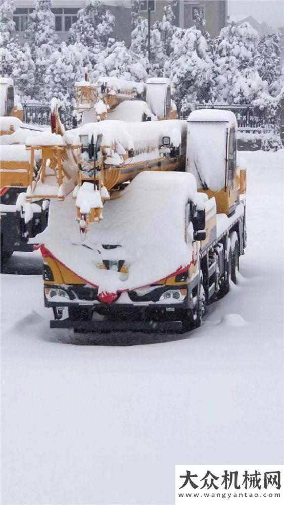 今日大雪 | 柳工起重機(jī)，許你一場飛雪如夢！