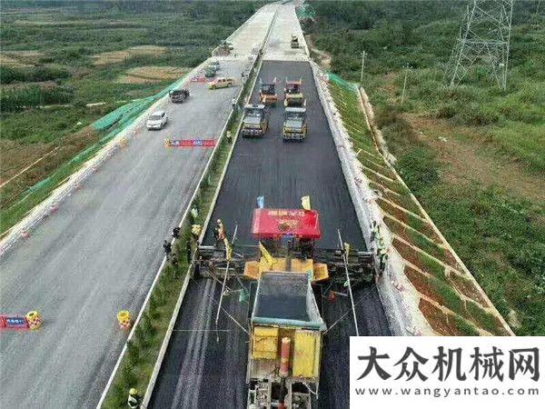 中大成套設備助力廣西路橋萍蓮高速P2標瀝青ATB攤鋪