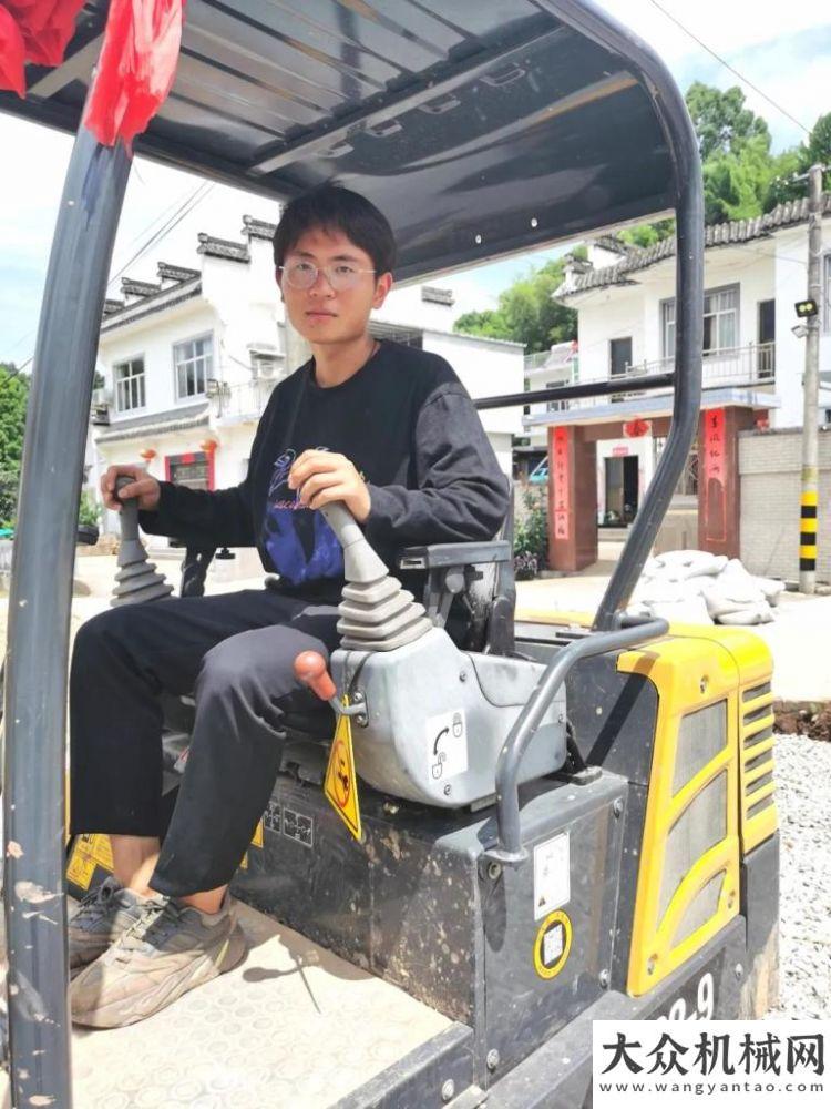 你解析系統(tǒng)安徽黃山張老板：玉柴挖掘機是我人生的新起點！月日下