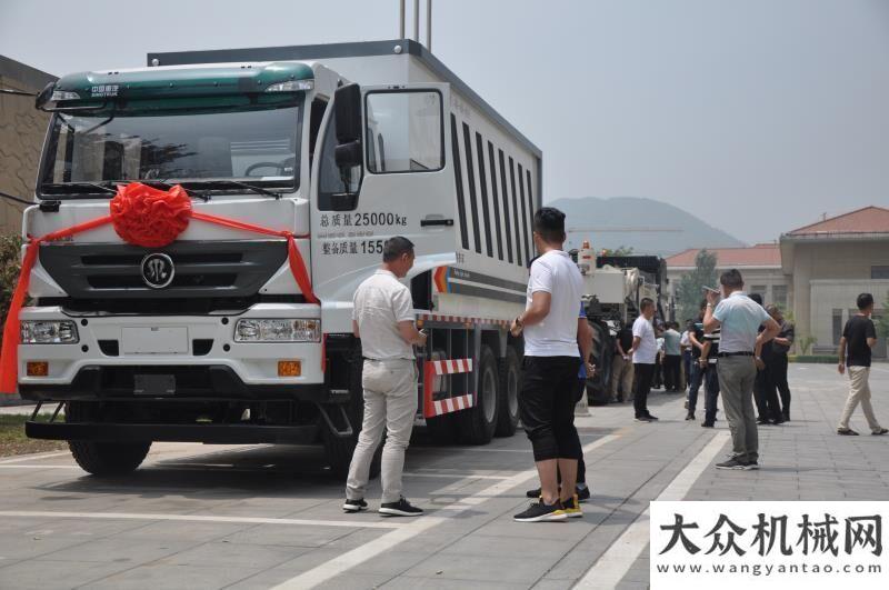 招贏得市場(chǎng)陸達(dá)機(jī)械粉料撒布車、德工機(jī)械冷再生產(chǎn)品推介會(huì)石家莊站成功舉辦華菱星