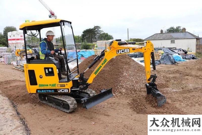 度重磅新品JCB 電動(dòng)微挖19C-1E助客戶贏得新合同斗山四