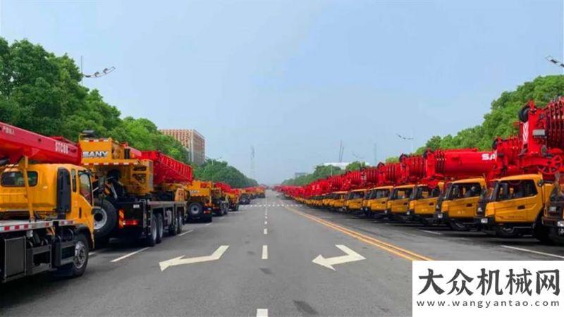 閃耀黑土地千臺三一挖掘機(jī)“擠爆”停車場，超補(bǔ)償反彈效應(yīng)來勢洶涌！使命必