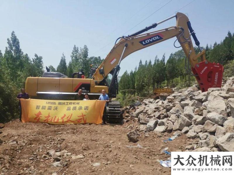 機吊裝成功雷沃FR560E2-HD挖掘機|張總說“強悍，真沒有邊界，偏愛這款礦山霸主”康明斯