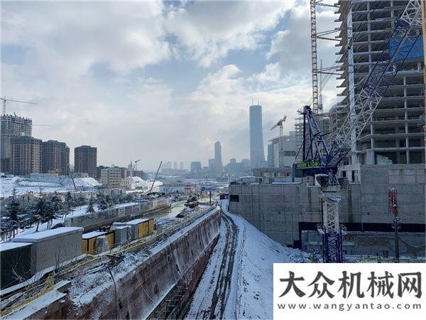 式圓滿成功“雙子”動臂塔助力世界地標性建筑 中聯(lián)重科海外市場發(fā)展強勁邁向大