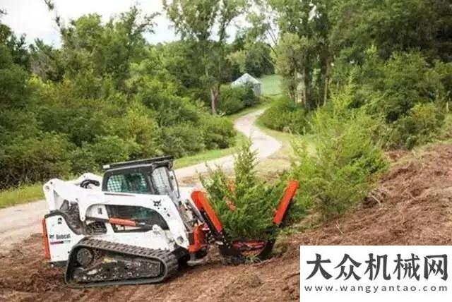 白祖國(guó)萬(wàn)歲大閱兵！山貓機(jī)械“十八般”兵器演武秀！超燃三