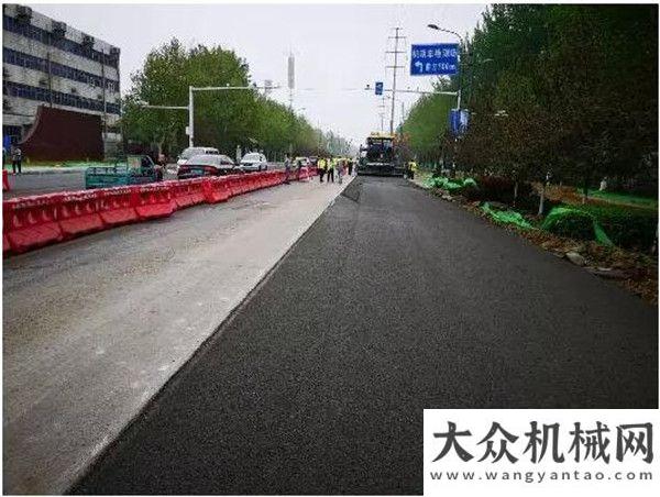 械考察調(diào)研維特根 3800 CR 就地冷再生高效施工 讓廊坊市區(qū)金源道煥發(fā)新生委宣