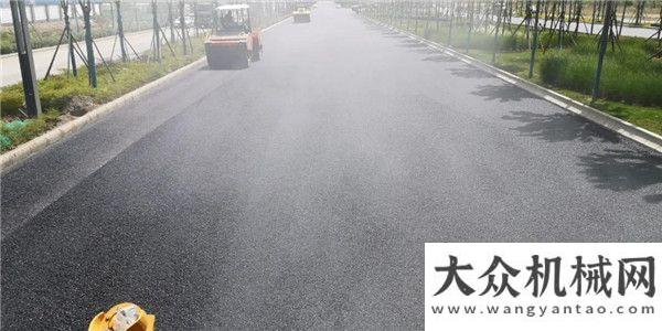 智能旋挖鉆中大機(jī)械《公路與養(yǎng)護(hù)智能裝備交通運輸行業(yè)研發(fā)中心》成果—現(xiàn)代抗離析攤鋪機(jī)誠為西咸新區(qū)修建耐久性長壽命路面做貢獻(xiàn)真情告