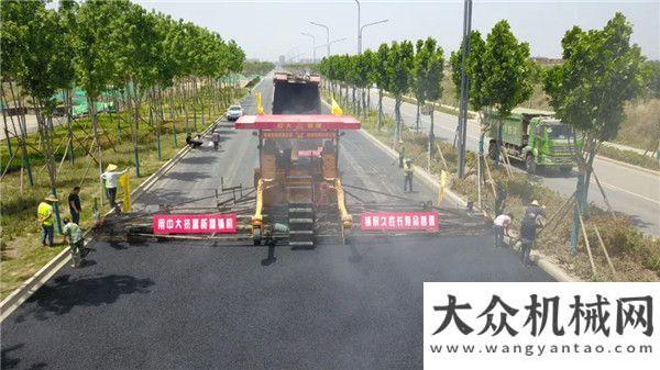 智能旋挖鉆中大機(jī)械《公路與養(yǎng)護(hù)智能裝備交通運輸行業(yè)研發(fā)中心》成果—現(xiàn)代抗離析攤鋪機(jī)誠為西咸新區(qū)修建耐久性長壽命路面做貢獻(xiàn)真情告