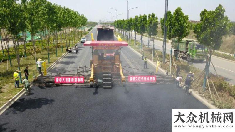 智能旋挖鉆中大機(jī)械《公路與養(yǎng)護(hù)智能裝備交通運輸行業(yè)研發(fā)中心》成果—現(xiàn)代抗離析攤鋪機(jī)誠為西咸新區(qū)修建耐久性長壽命路面做貢獻(xiàn)真情告