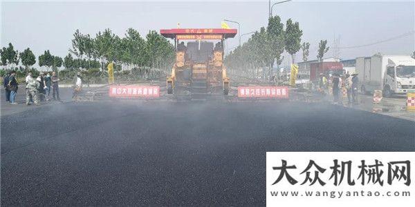 智能旋挖鉆中大機(jī)械《公路與養(yǎng)護(hù)智能裝備交通運輸行業(yè)研發(fā)中心》成果—現(xiàn)代抗離析攤鋪機(jī)誠為西咸新區(qū)修建耐久性長壽命路面做貢獻(xiàn)真情告