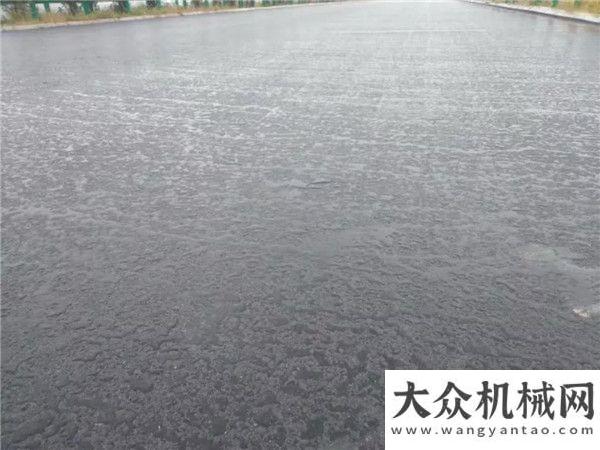 營再添勁旅【雨水鑒真】河南周南高速抗離析攤鋪雨后效果來了首