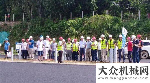 地教育發(fā)展熱烈祝賀海南交建萬洋高速SMA-13瀝青路面施工工藝現(xiàn)場(chǎng)觀摩暨交流會(huì)圓滿結(jié)束行動(dòng)中