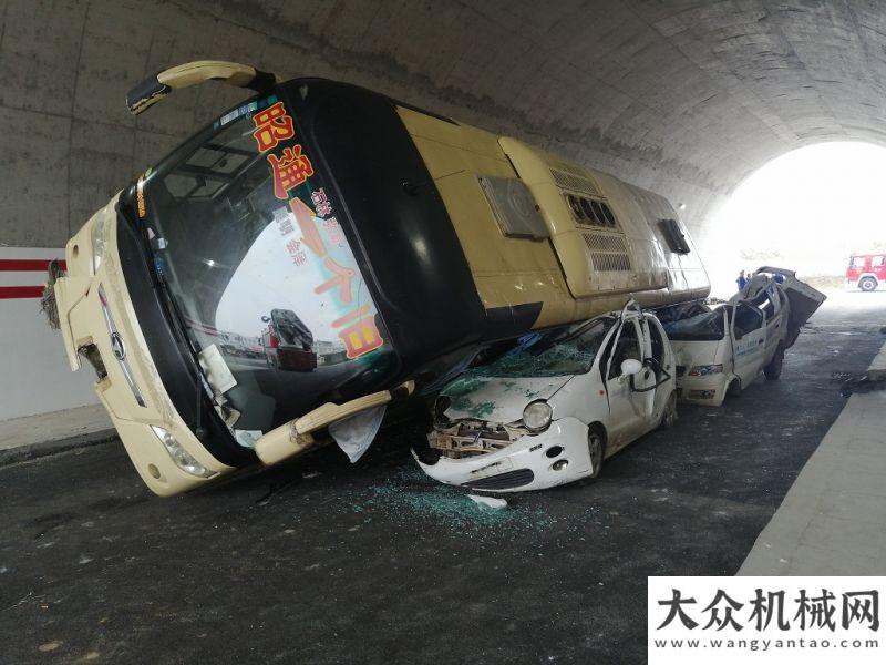 贈抗疫物資三一重型搶險救援消防車云南昭通隧道救援演圓滿成功同舟共