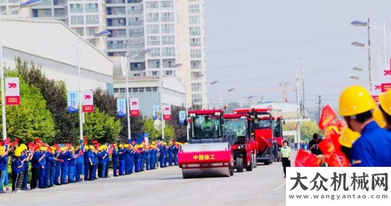 塞拜疆市場徐工道路總經(jīng)理親自駕駛！吸睛無數(shù)！千名員工共同歡慶紅下線！山推海