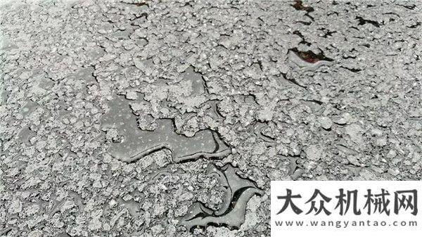 中大機械：濟青高速四改八路面二標雨后效果