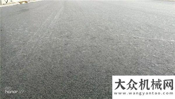 中大機械：濟青高速四改八路面二標雨后效果