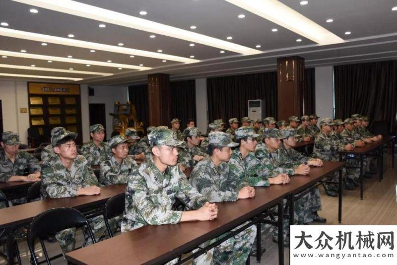 光服務前行八一建軍節(jié) 晉工向最可愛的人致敬！雷薩視