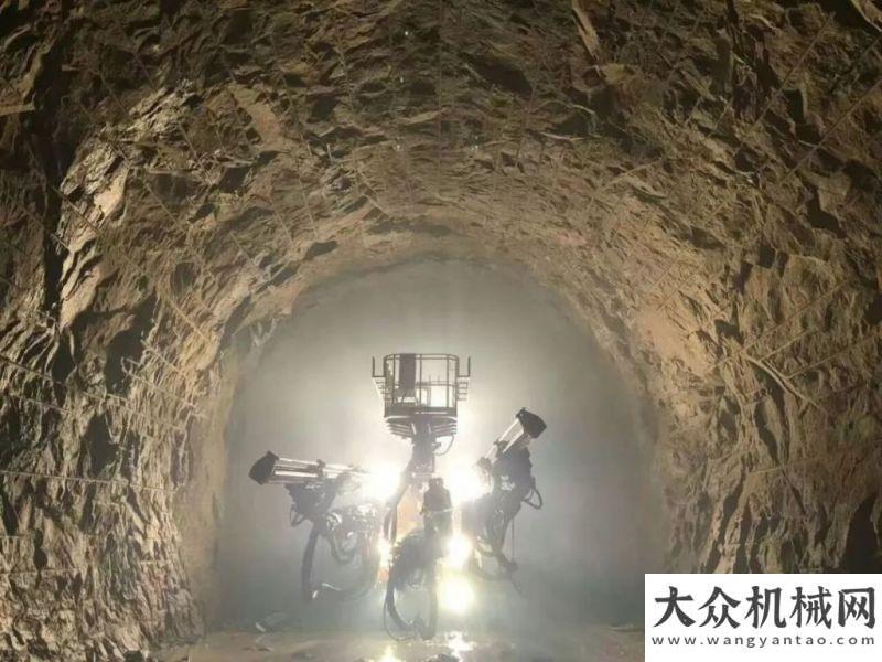 曲折放寬心鐵建重工盾構機在天安門接受檢閱，獻禮祖國七十華誕比亞迪