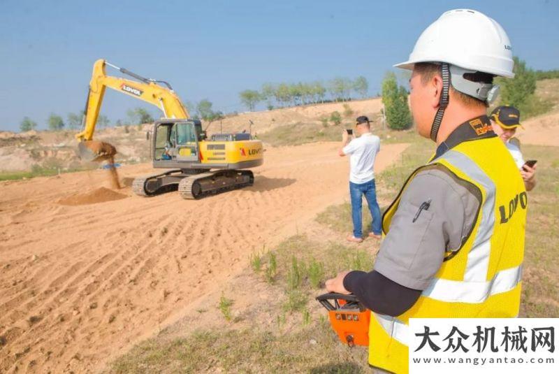 升級灑水車“智”造未來 雷沃展示智能施工技術(shù)成果方圓集