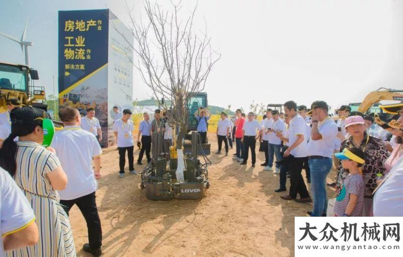 升級灑水車“智”造未來 雷沃展示智能施工技術(shù)成果方圓集