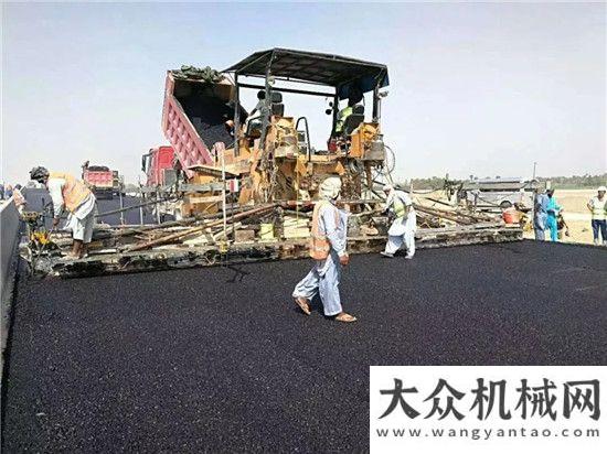 層攤鋪效果中大設(shè)備助建巴基斯坦PKM高速公路中大抗