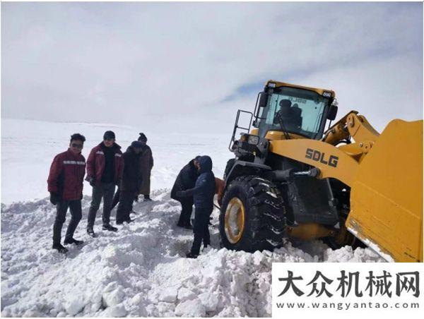 業(yè)百年老店雪災(zāi)無情，臨工有愛 --山東臨工&青海廣匯積極參與玉樹雪災(zāi)救援兩會(huì)詹