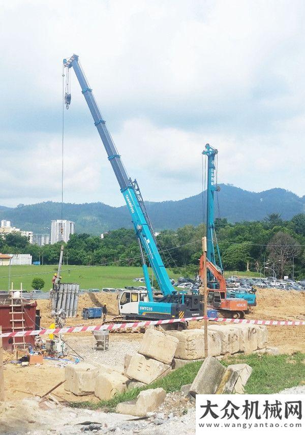 機(jī)交付儀式山河智能伸縮臂履帶起重機(jī)助力馬來(lái)西亞城市基礎(chǔ)設(shè)施特雷克