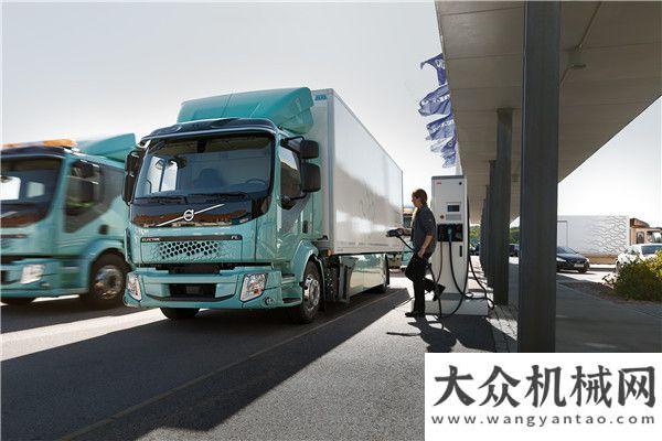 展的新面沃爾沃卡車正式向客戶交付首批純電動(dòng)卡車立足新