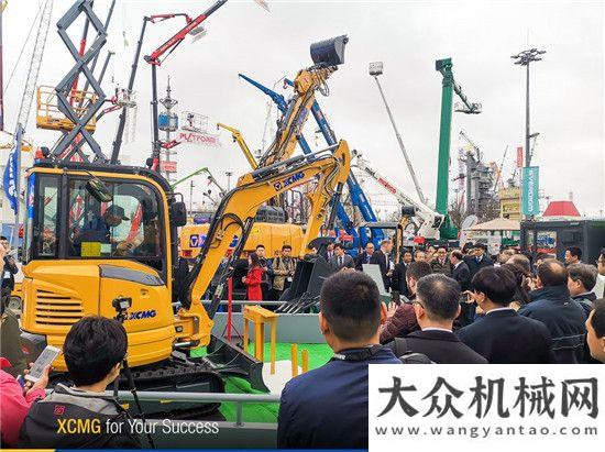 輪式攤鋪機(jī)徐工“鋼鐵睿智”綻放德國(guó)慕尼黑bauma 2019來了中