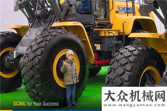 輪式攤鋪機(jī)徐工“鋼鐵睿智”綻放德國(guó)慕尼黑bauma 2019來了中