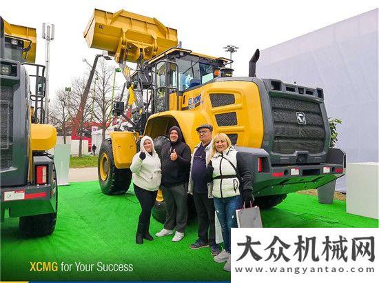 輪式攤鋪機(jī)徐工“鋼鐵睿智”綻放德國(guó)慕尼黑bauma 2019來了中