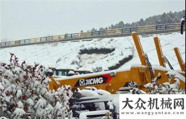 研指導(dǎo)工作未雪綢繆！徐工平地機(jī)專為寒冬暴雪而來(lái)！張家口