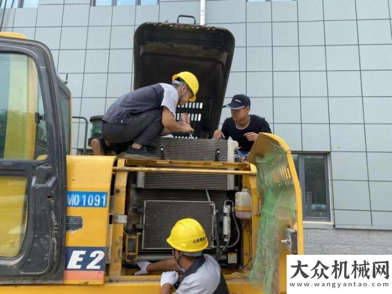 人青島峰會(huì)來自鄄城“山推村”00后老板的挖機(jī)致富經(jīng)共話可