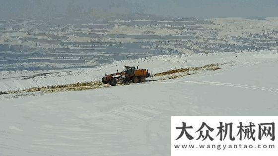 研指導(dǎo)工作未雪綢繆！徐工平地機(jī)專為寒冬暴雪而來(lái)！張家口