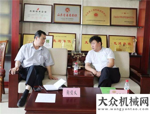 午盡情放粽山東裝備制造業(yè)協(xié)會秘書長陶俊義至恒特重工參觀考察大明濃