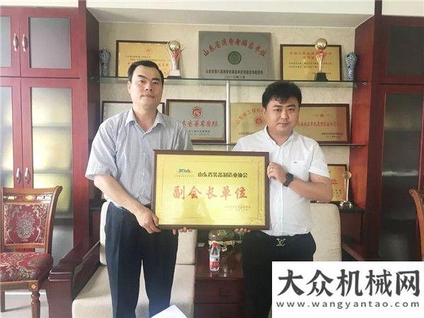 午盡情放粽山東裝備制造業(yè)協(xié)會秘書長陶俊義至恒特重工參觀考察大明濃