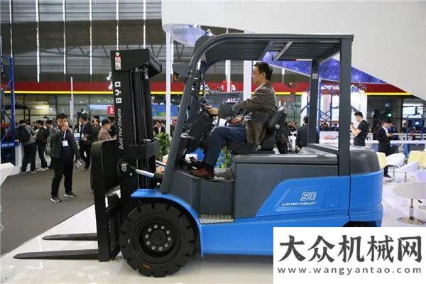 式隆重撼動(dòng)全場(chǎng)！比亞迪叉車(chē)閃耀2018 CeMAT ASIA橋