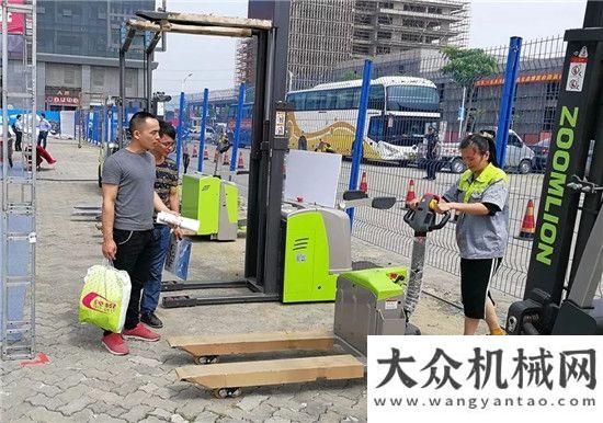 動交通人物中聯(lián)重科叉車重磅出擊第20屆玩具博覽會中大機