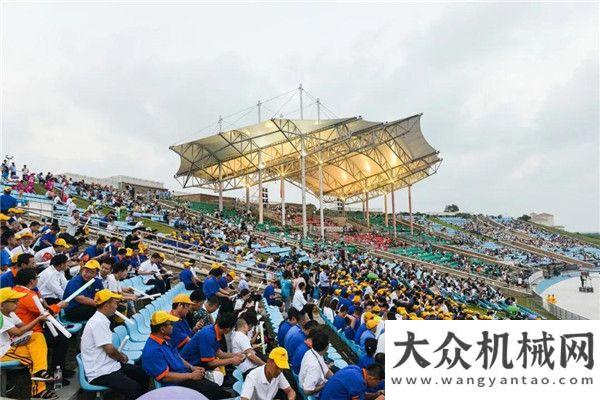 量化攪拌車“聽·海陽音樂節(jié)——河清島之夜”舉行 方圓集團組織全體職工觀看了演出上路無