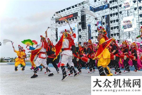 量化攪拌車“聽·海陽音樂節(jié)——河清島之夜”舉行 方圓集團組織全體職工觀看了演出上路無