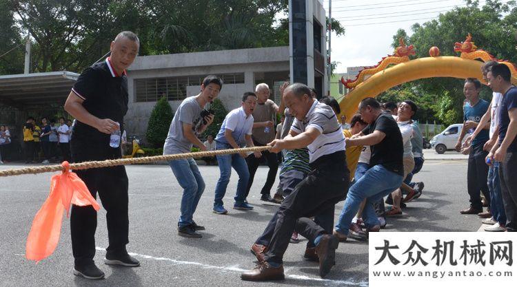 了合力工匠鐵拓機(jī)械十五慶典系列報(bào)道——鐵拓機(jī)械團(tuán)隊(duì)聚合的力量厲害了