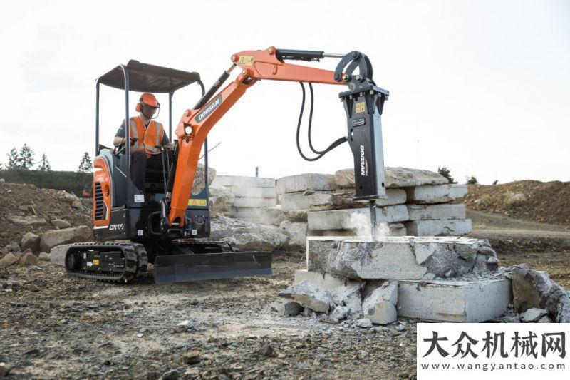 選靚女靚車斗山工程機(jī)械在歐洲市場推出一系列新的液壓破碎錘中聯(lián)重