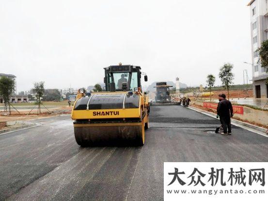 機智能工廠小區(qū)的路面工程，山推“佩奇”！廣東區(qū)