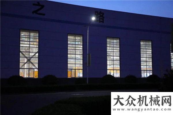 能攪拌設(shè)備奮戰(zhàn)2020！山東臨工生產(chǎn)旺季大干掠影第套落